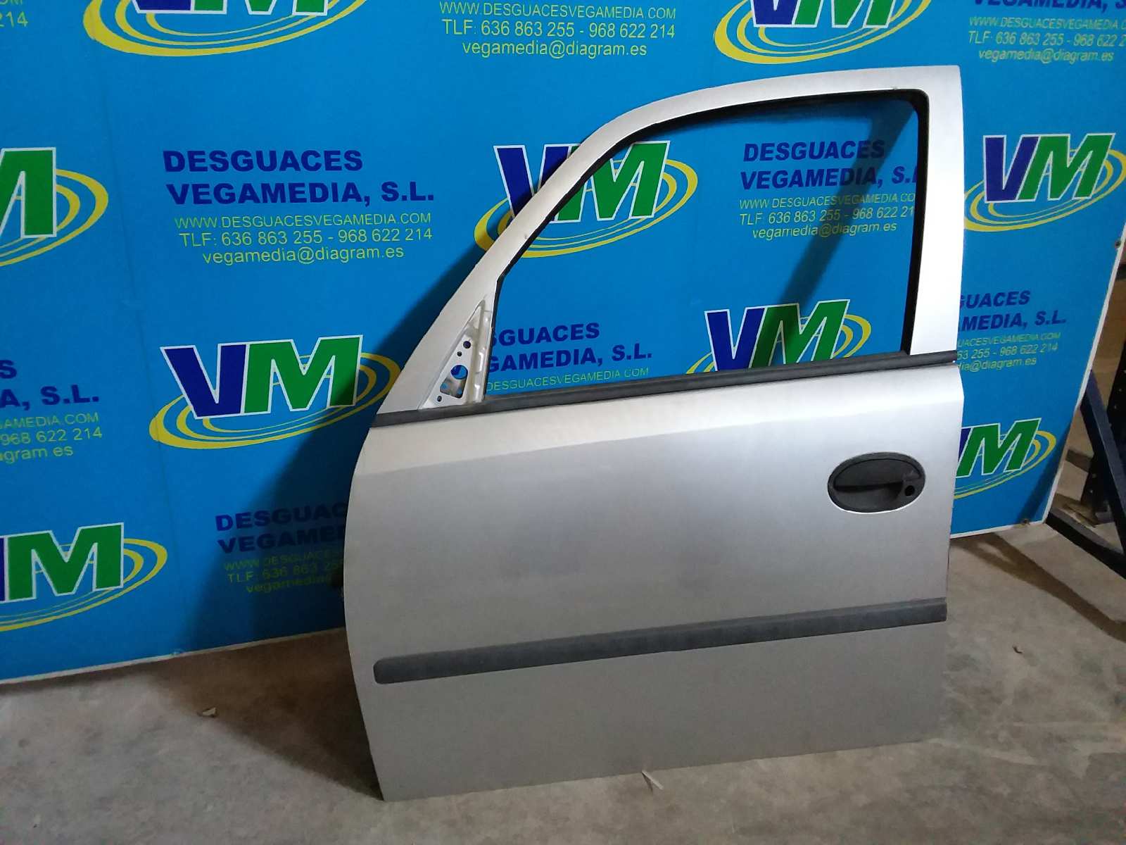 Puerta delantera izquierda, foto 1 de 1
