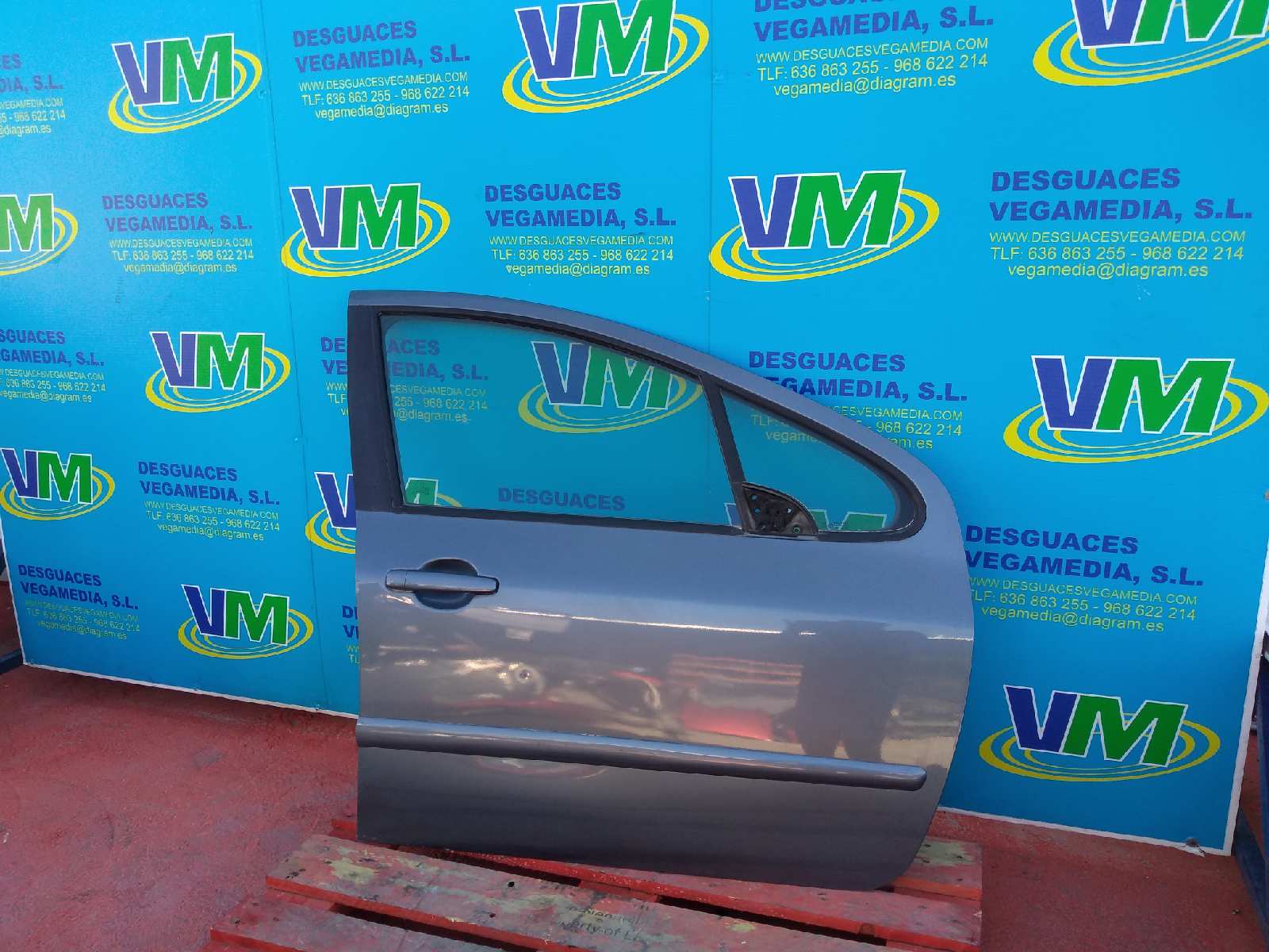 Puerta delantera derecha, foto 1 de 1