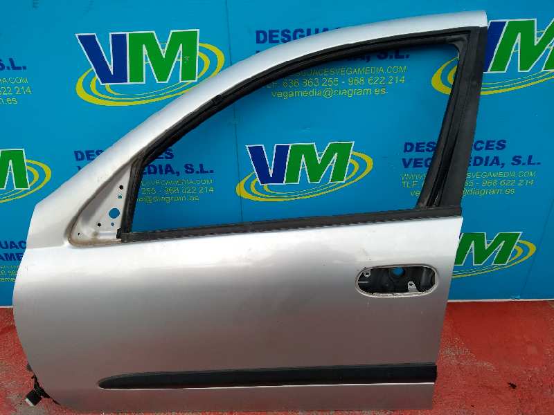 Puerta delantera izquierda, foto 1 de 1