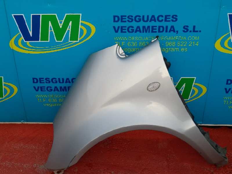 Aleta delantera izquierda, foto 1 de 1