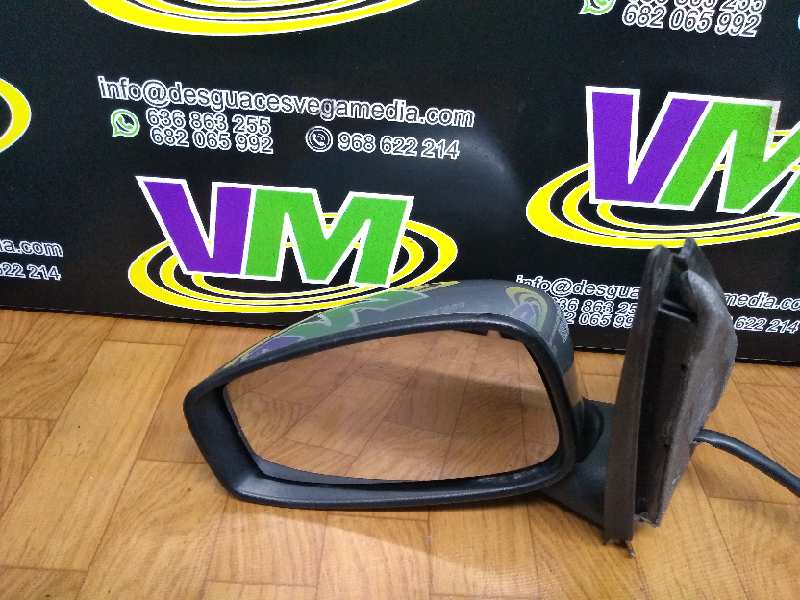 Retrovisor izquierdo