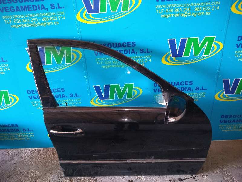 Puerta delantera derecha, foto 1 de 2
