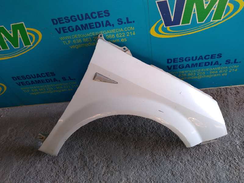Front right wing, photo 1 of 1