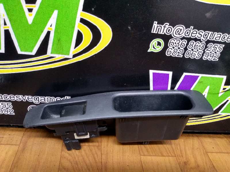 Rear left window switch, photo 1 of 2