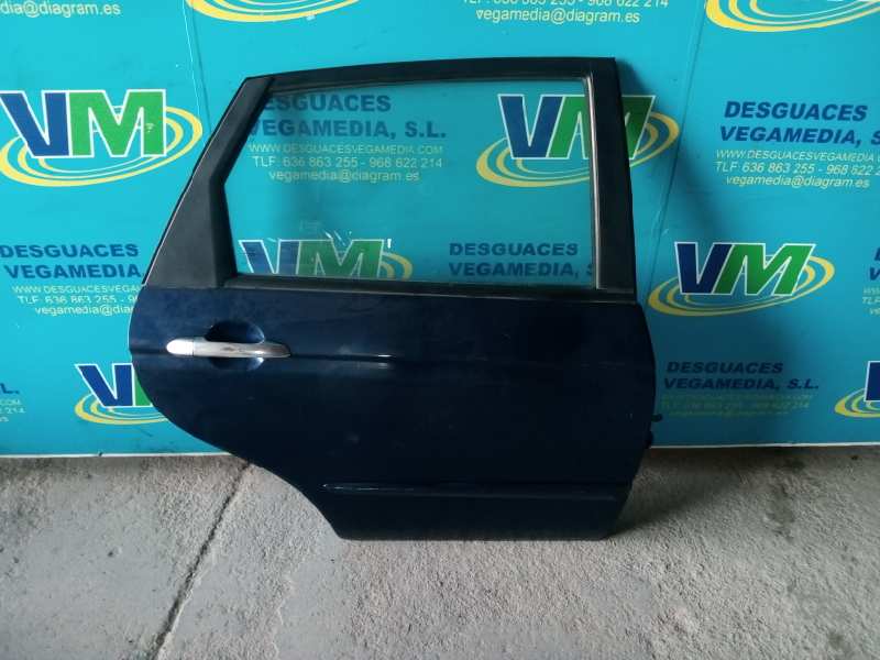 Puerta trasera derecha, foto 1 de 1