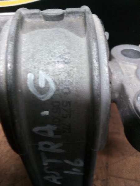 Soporte motor derecho, foto 1 de 3