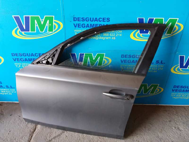 Puerta delantera izquierda, foto 1 de 2