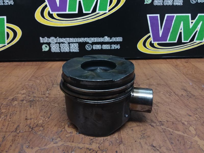 Piston, foto 1 de 2