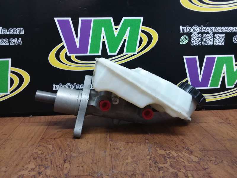 Brake master cylinder, photo 1 of 3