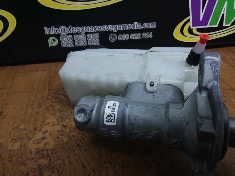Brake master cylinder, photo 1 of 3