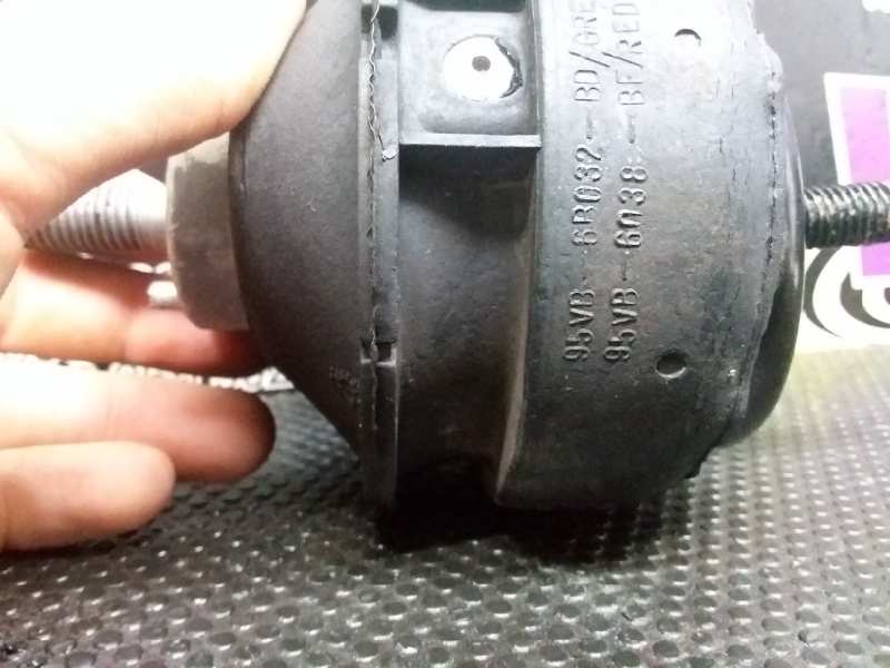 Soporte motor izquierdo, foto 1 de 5