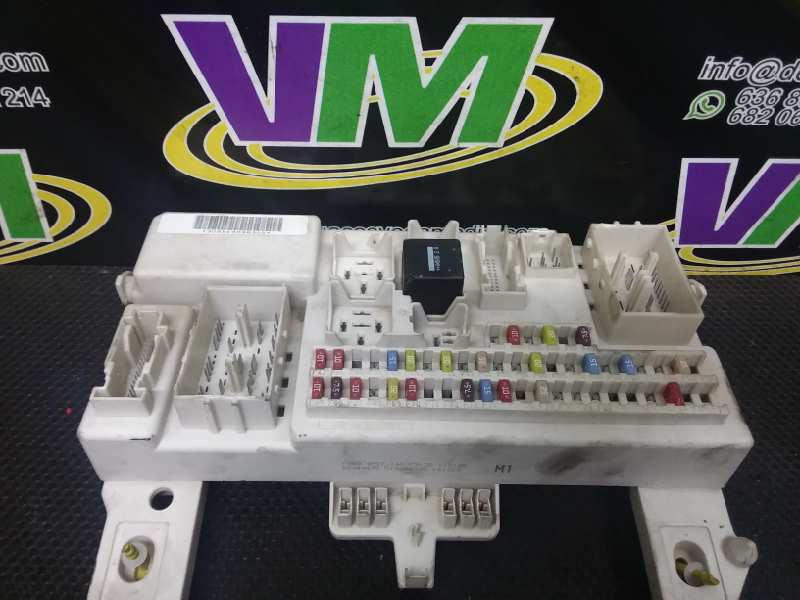 Relay / fuse box, photo 1 of 3