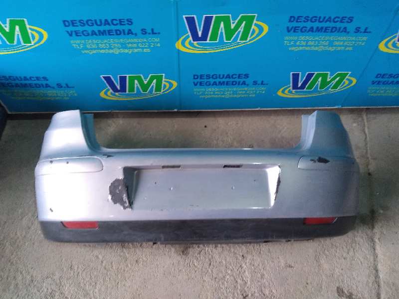 Paragolpes trasero