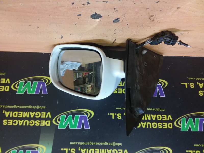 Retrovisor derecho