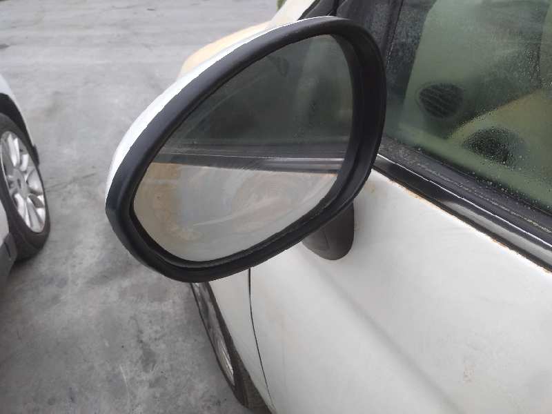 Retrovisor izquierdo
