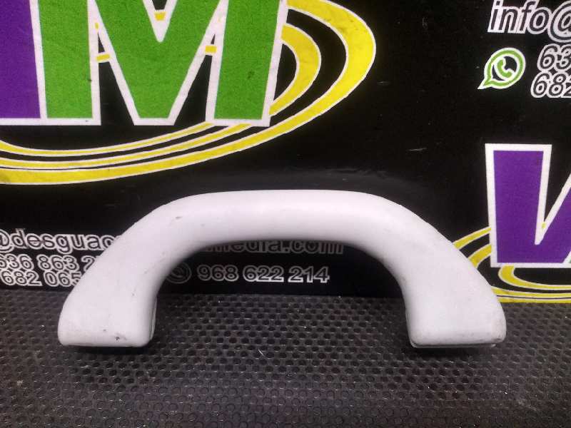 Front right inner door handle, photo 1 of 2