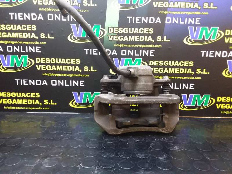 Pinza de freno delantera derecha