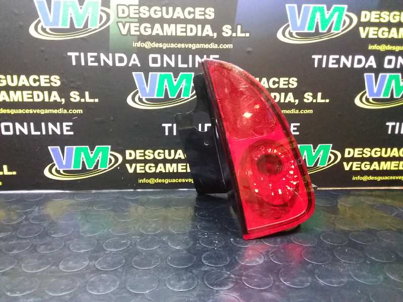 Faro antiniebla trasero izquierdo