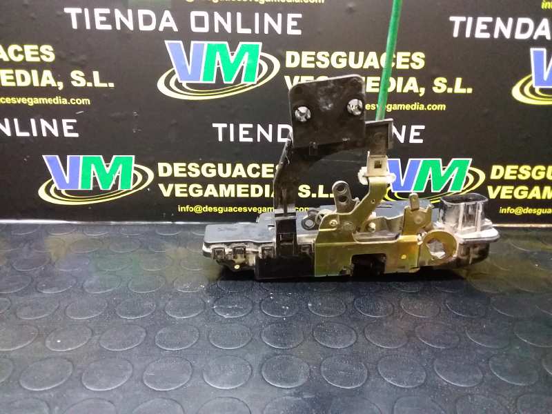 Cerradura puerta delantera izquierda