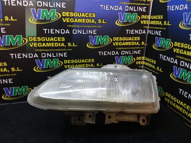 Faro izquierdo