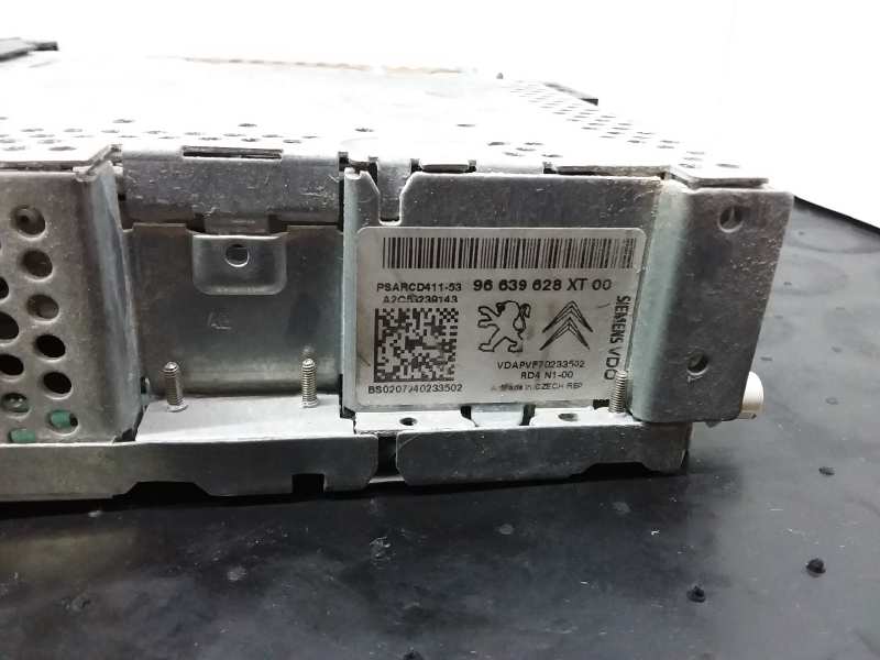 Audio system / CD radio, photo 1 of 2