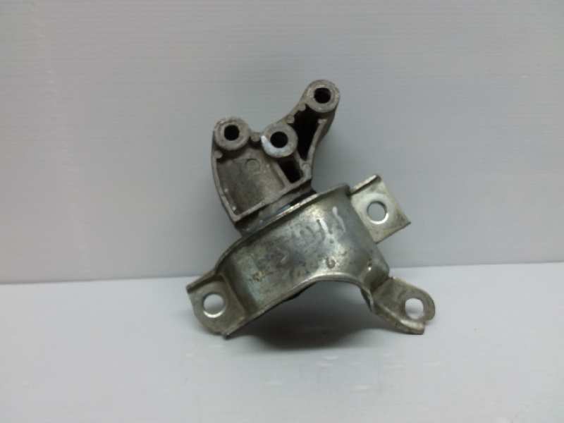 Soporte motor derecho