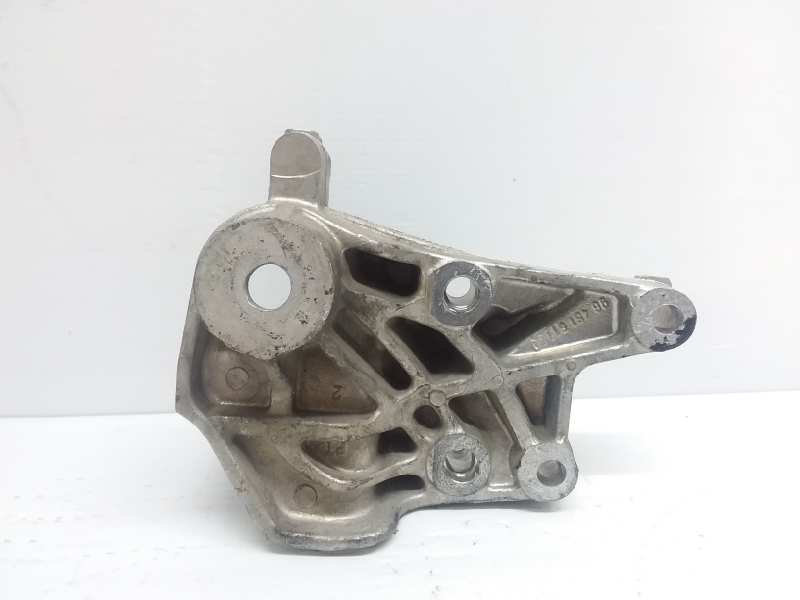 Soporte motor derecho