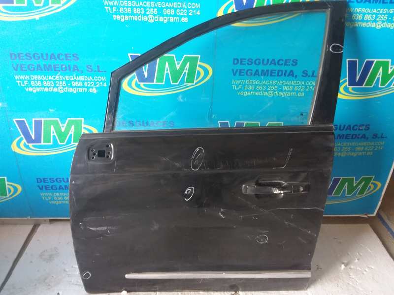 Puerta delantera izquierda