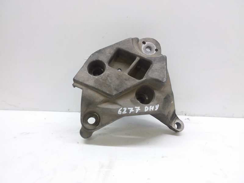 Soporte motor delantero