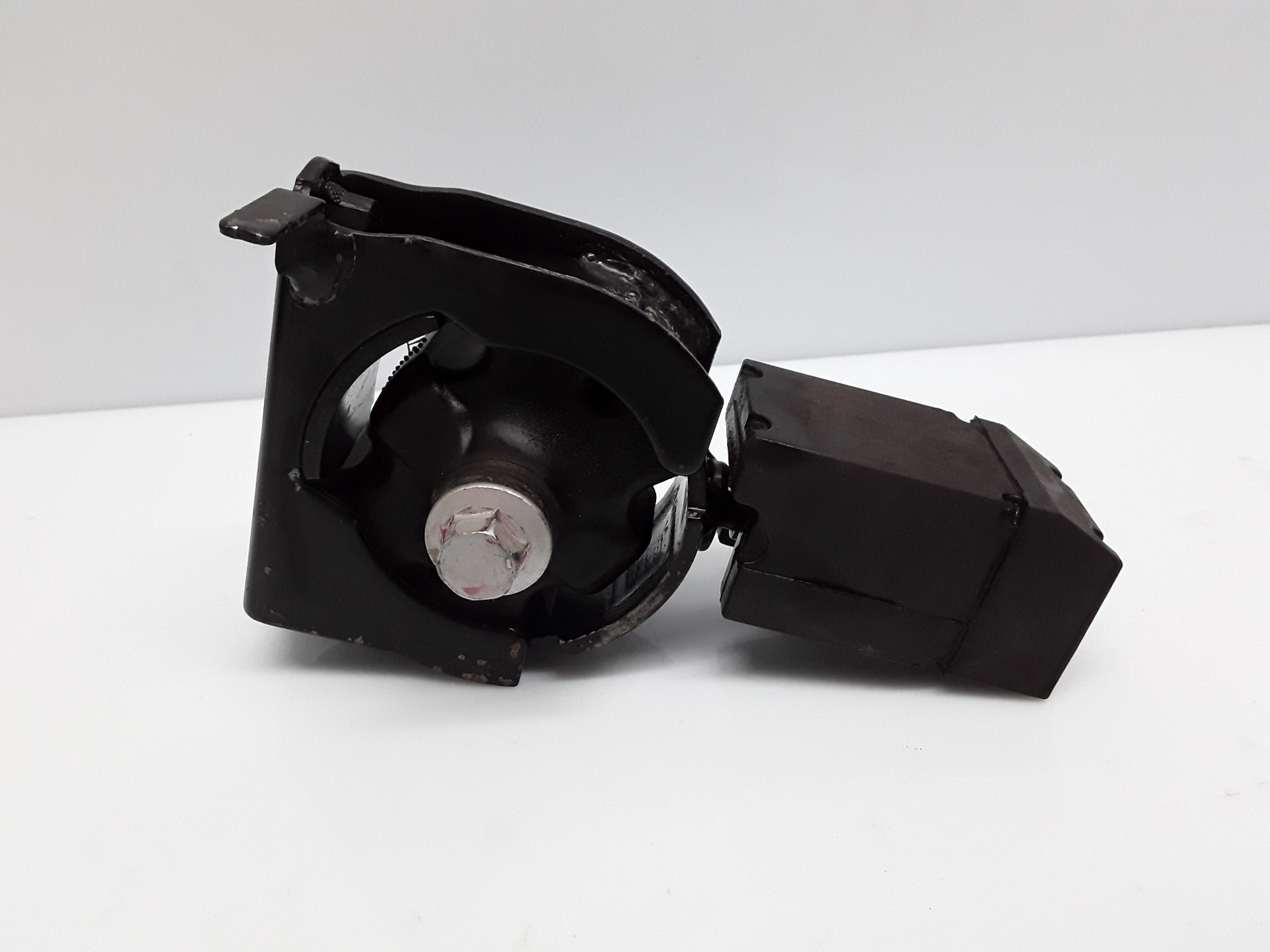 Engine mount, photo 1 of 2