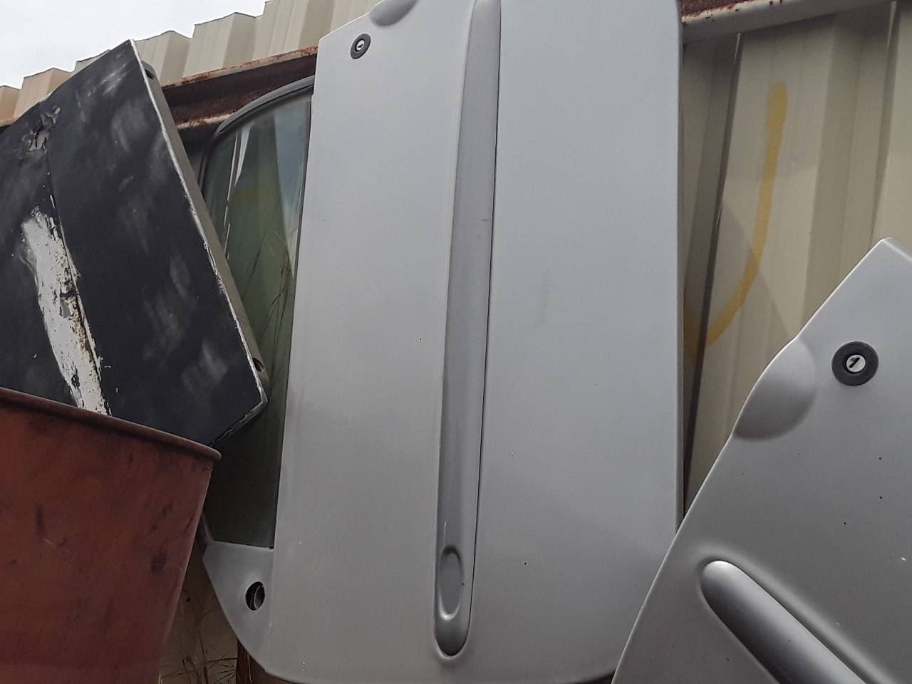 Puerta delantera izquierda, foto 1 de 1