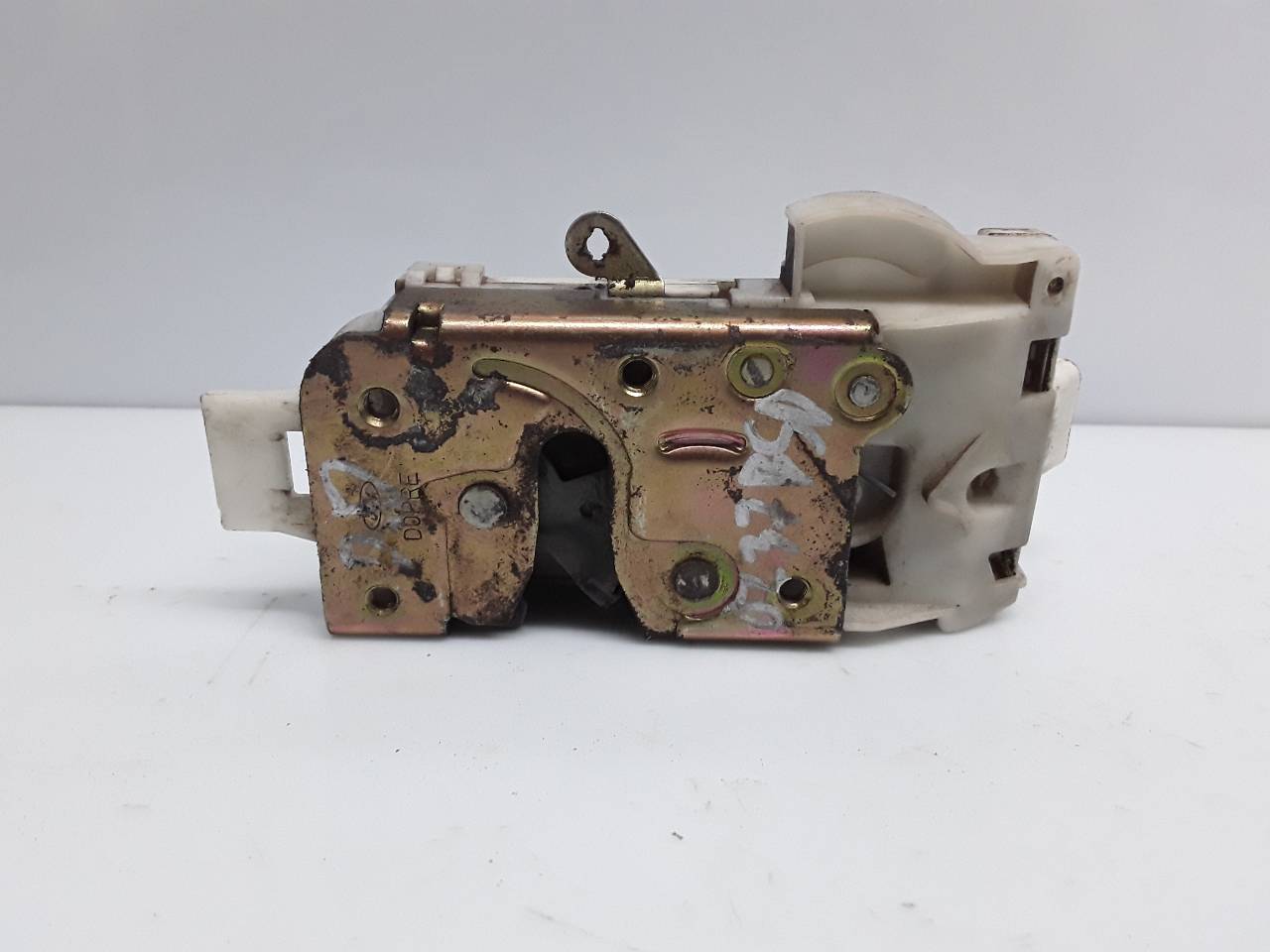 Cerradura puerta delantera derecha