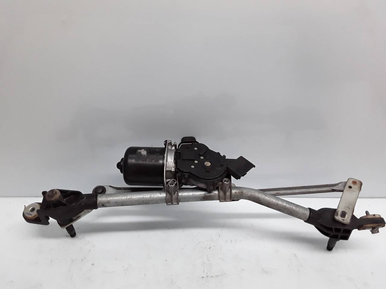 Motor limpia delantero
