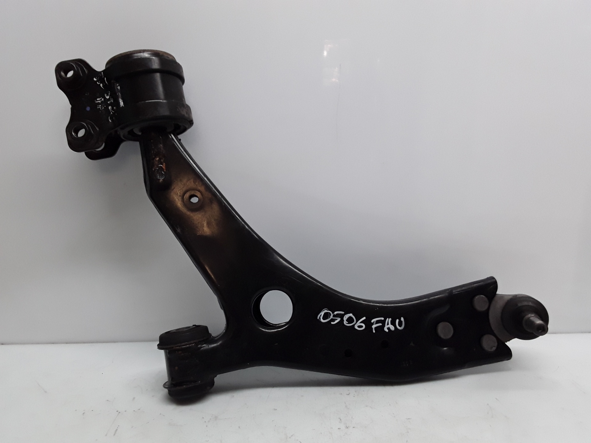 Front left lower control arm, photo 1 of 3