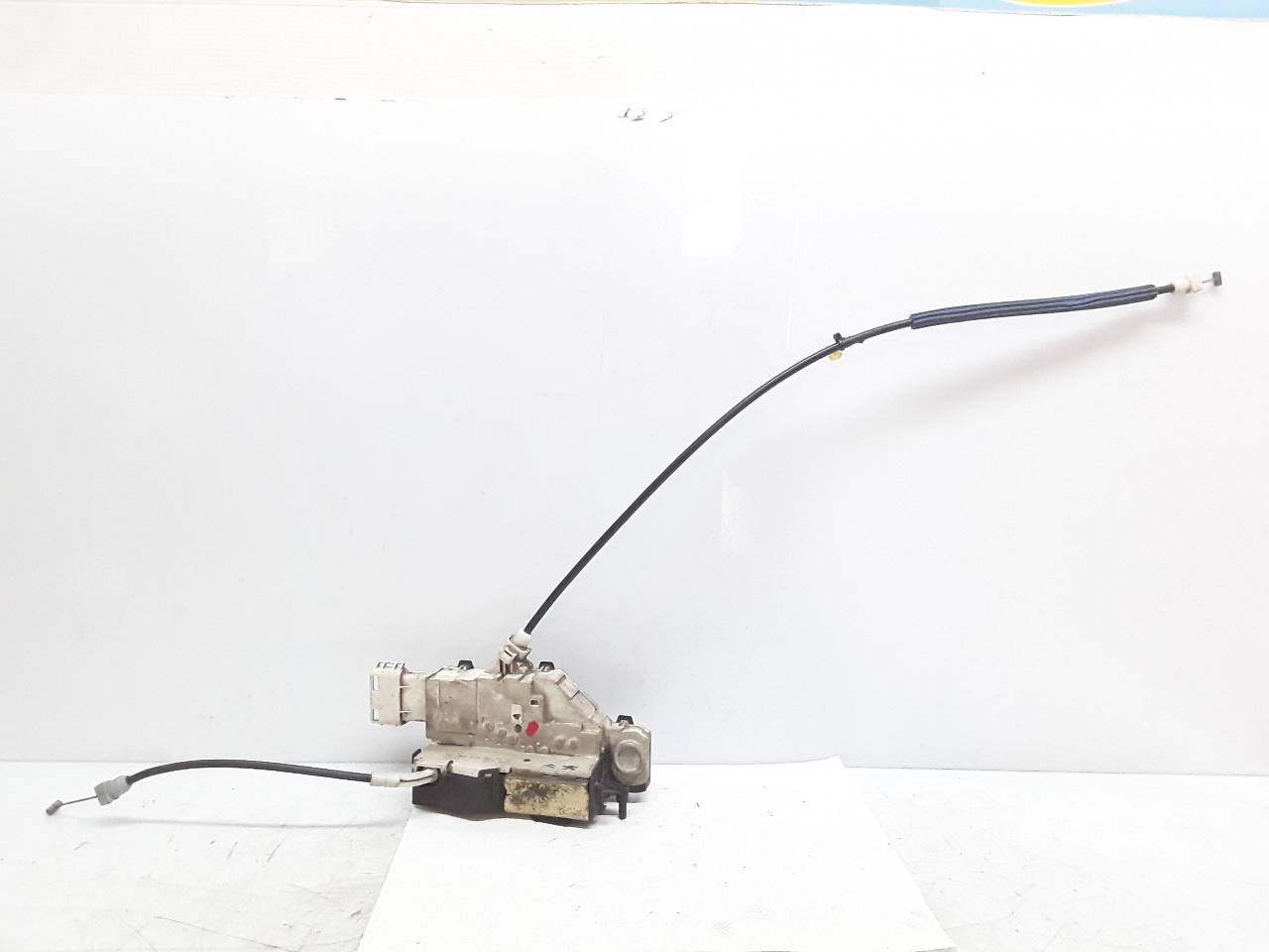 Rear left door lock, photo 1 of 4