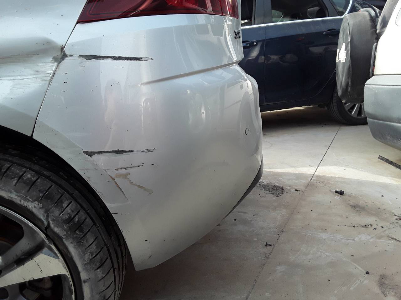 Paragolpes trasero, foto 1 de 3