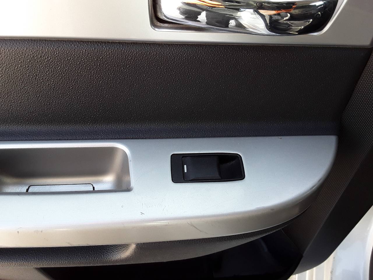 Rear left window switch, photo 1 of 1