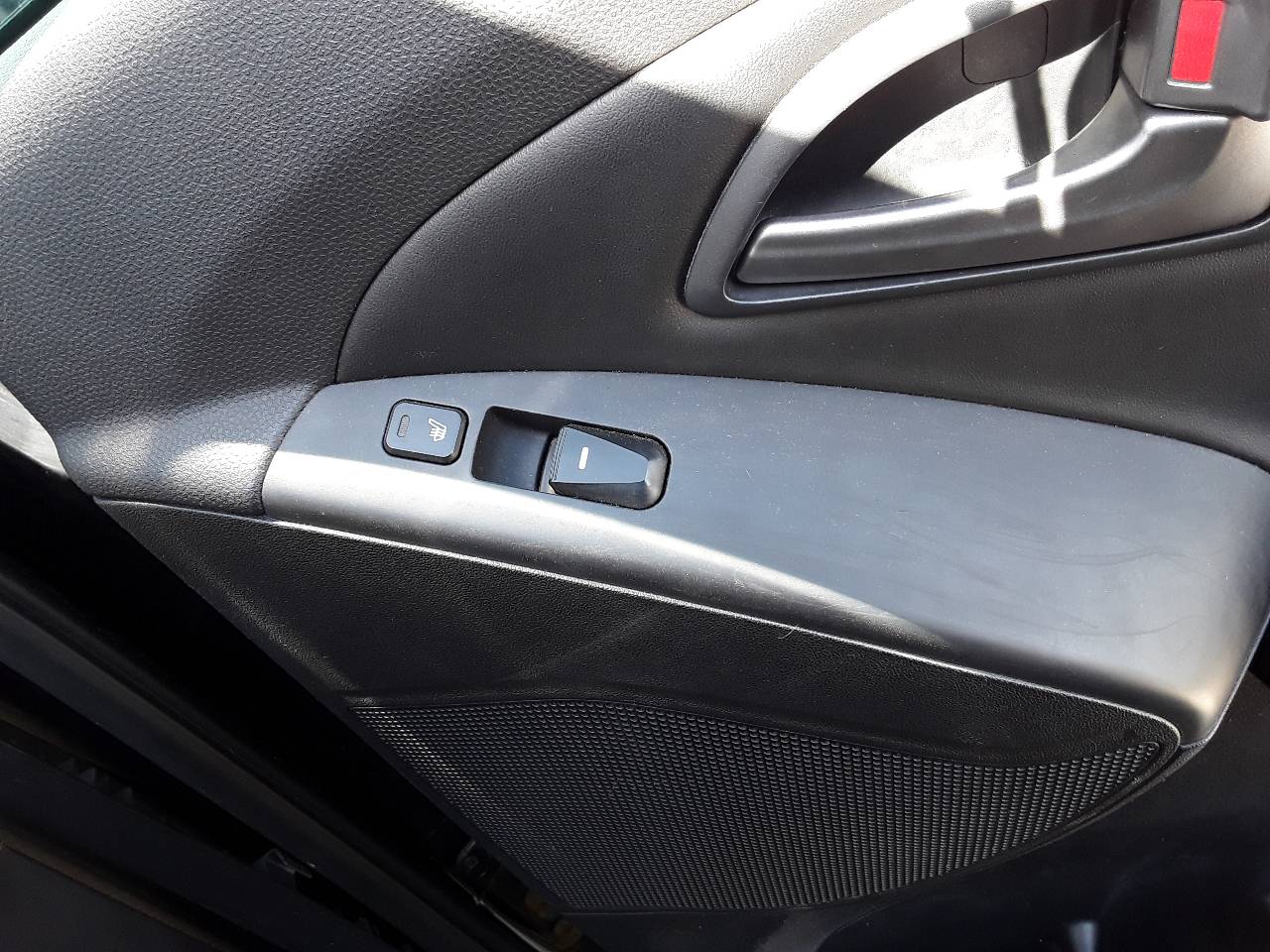 Rear right window switch, photo 1 of 1