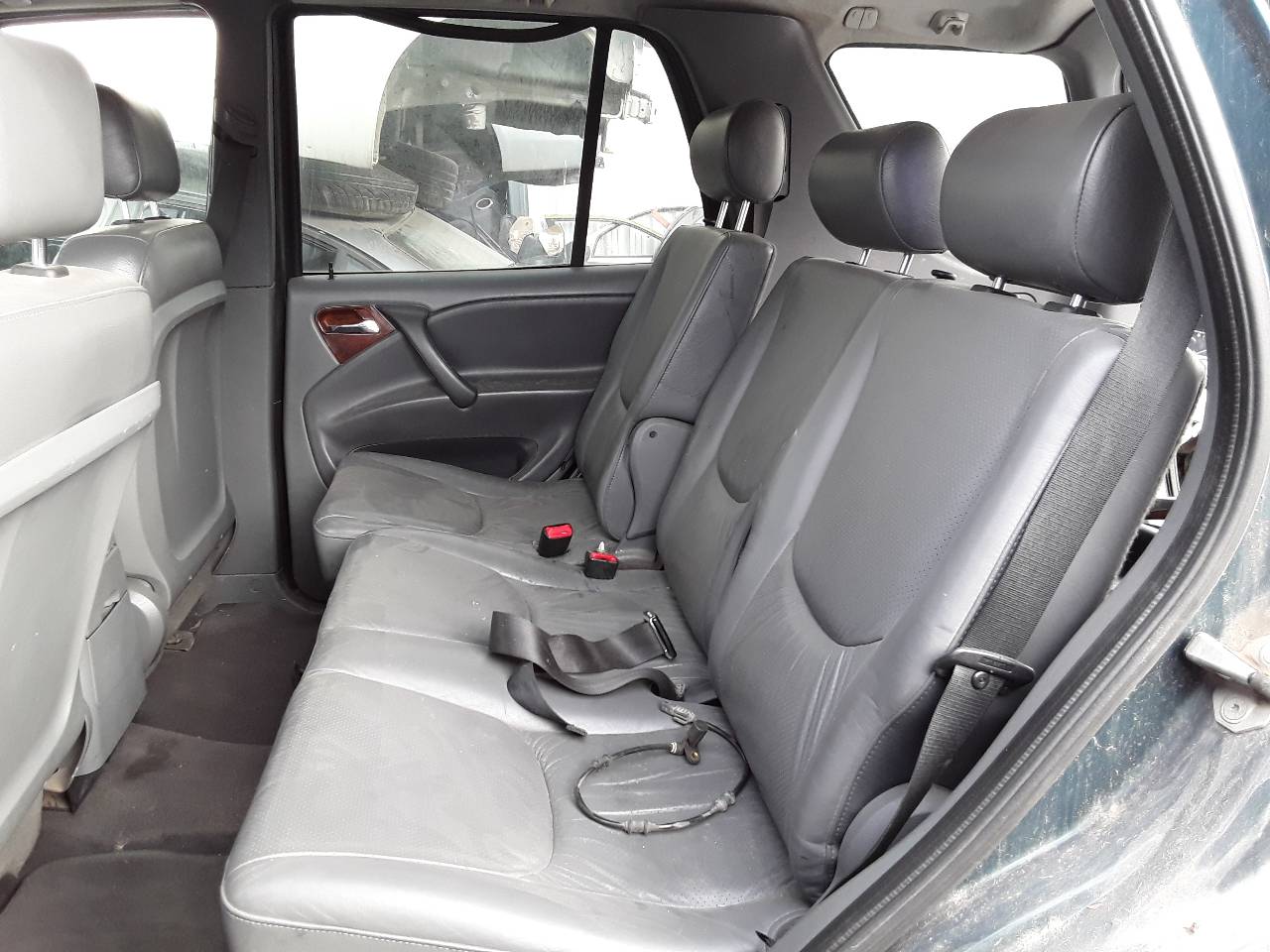 Rear seats, photo 1 of 3