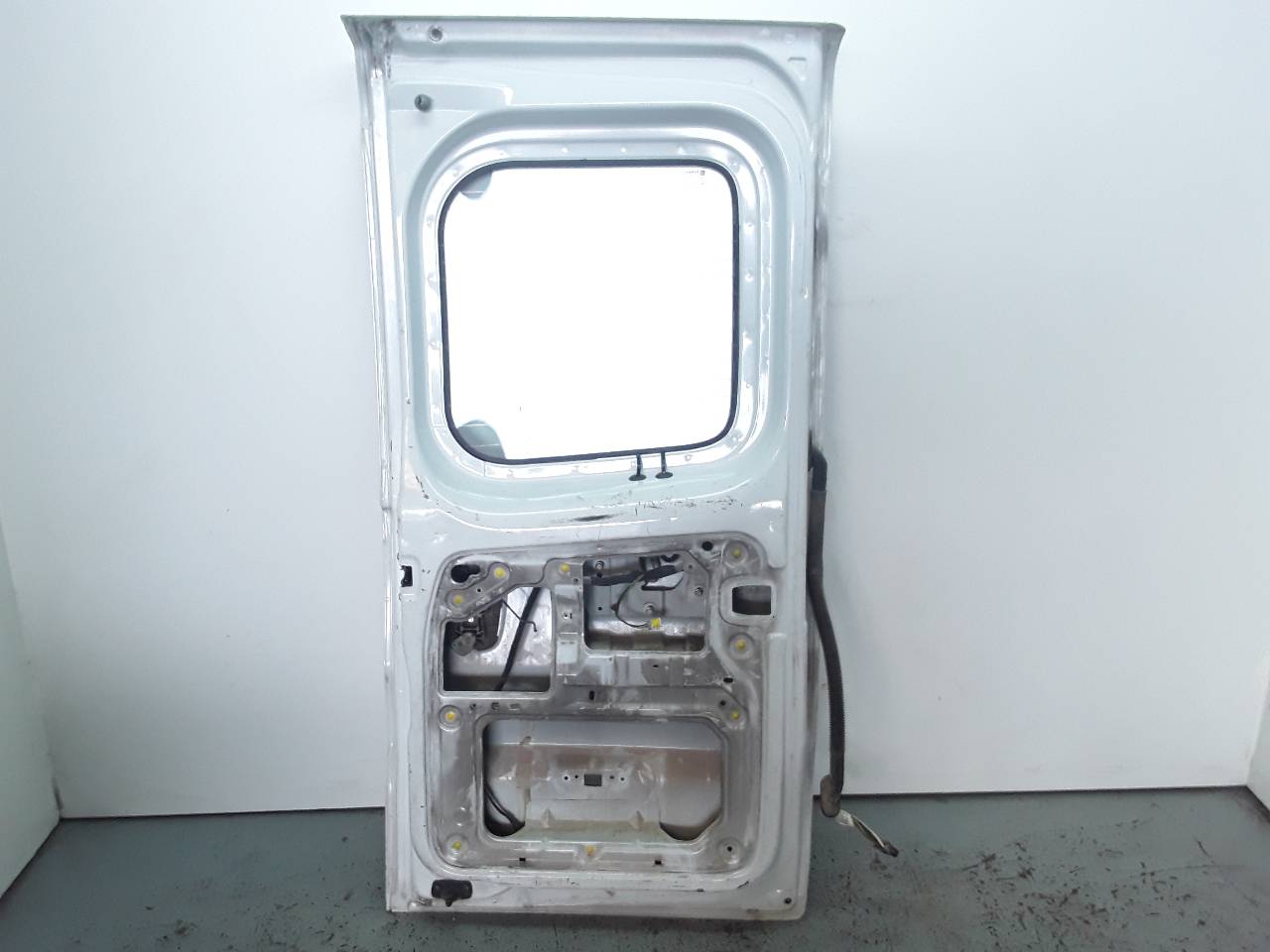 Puerta trasera izquierda