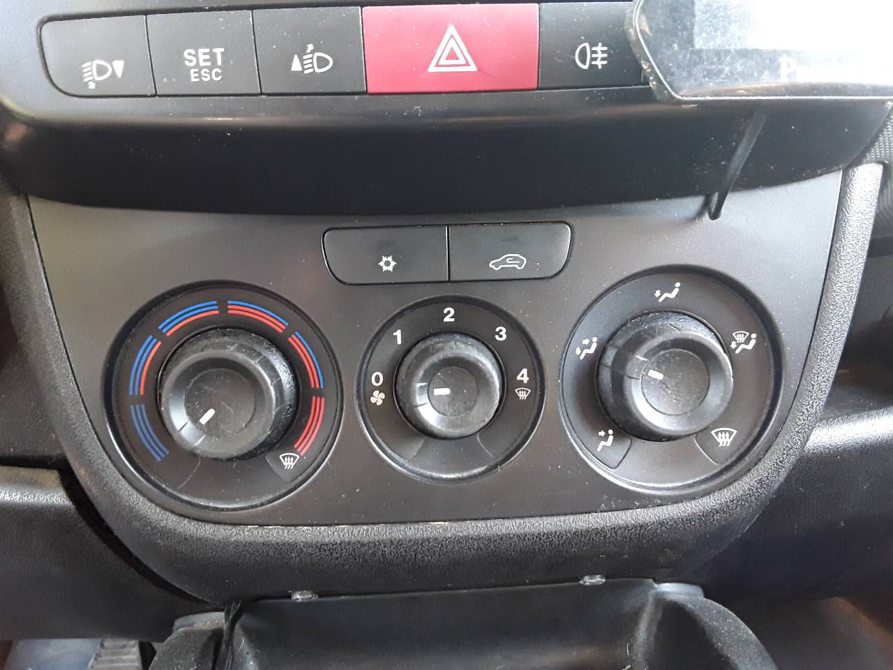 Heater / air conditioning control, photo 1 of 1
