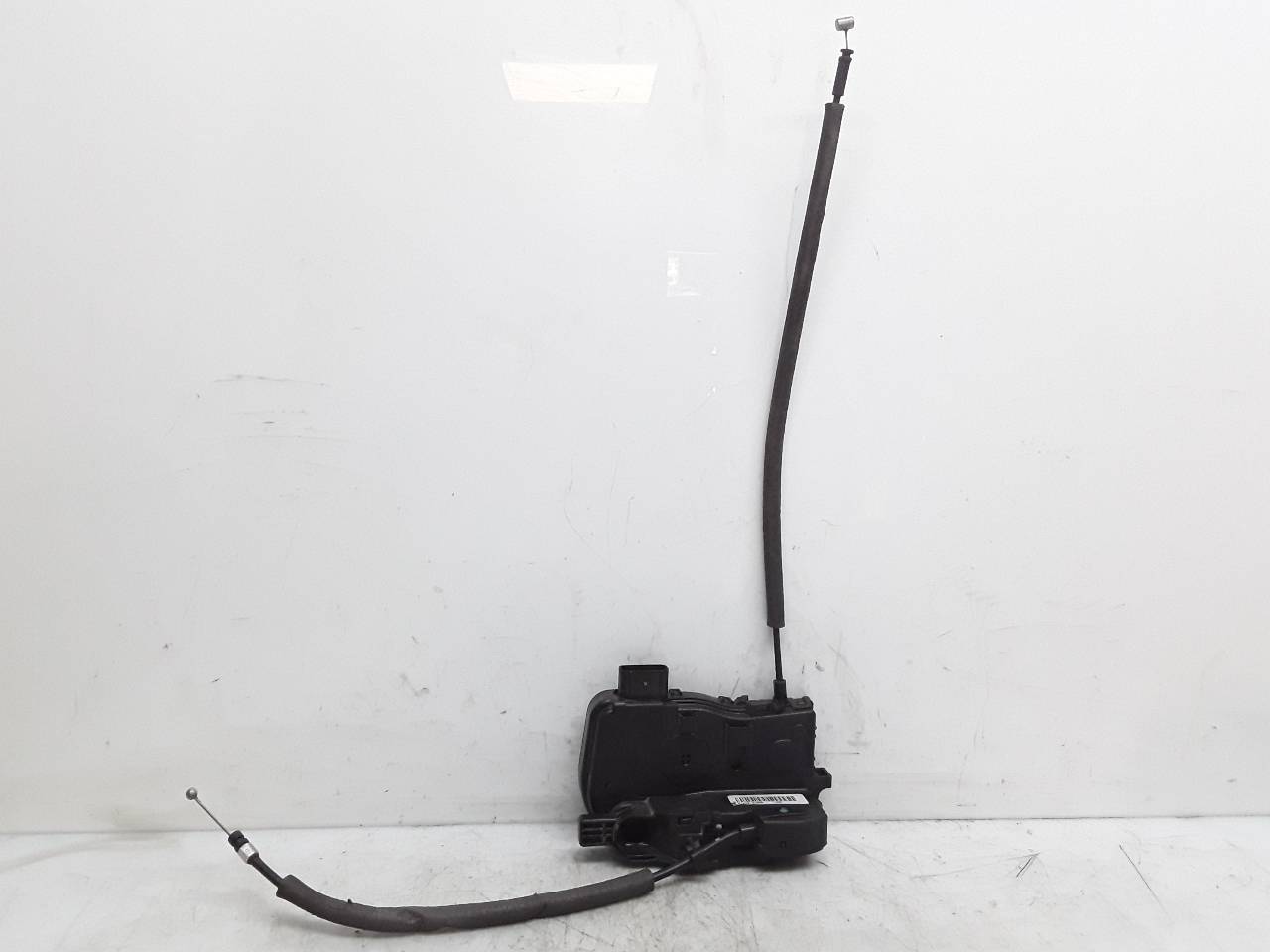 Rear right door lock, photo 1 of 4