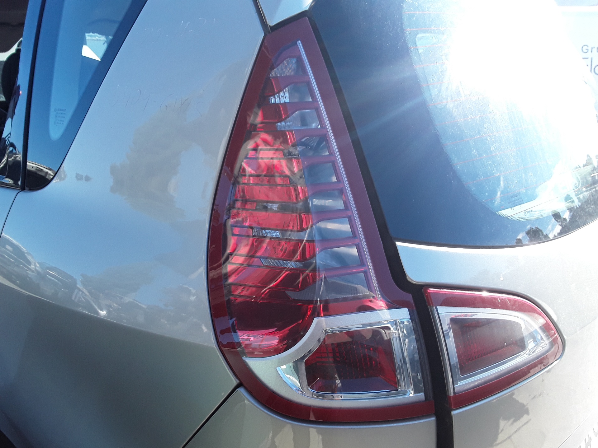Left rear light, photo 1 of 3