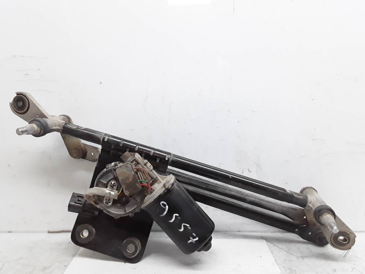 Motor limpia delantero