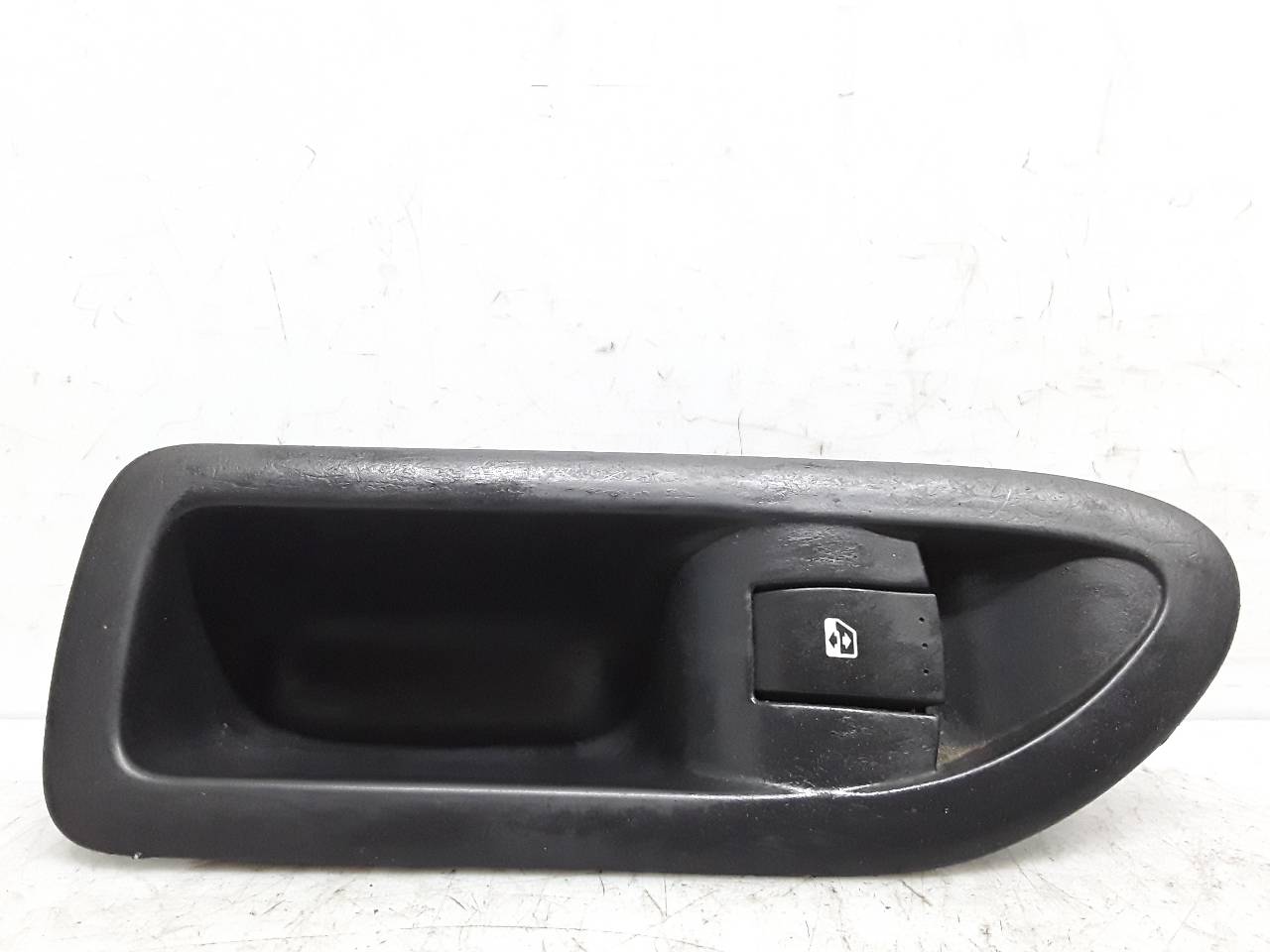 Rear left window switch, photo 1 of 2
