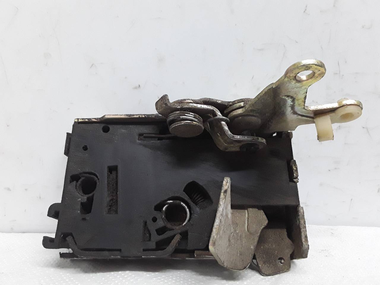 Cerradura puerta trasera izquierda
