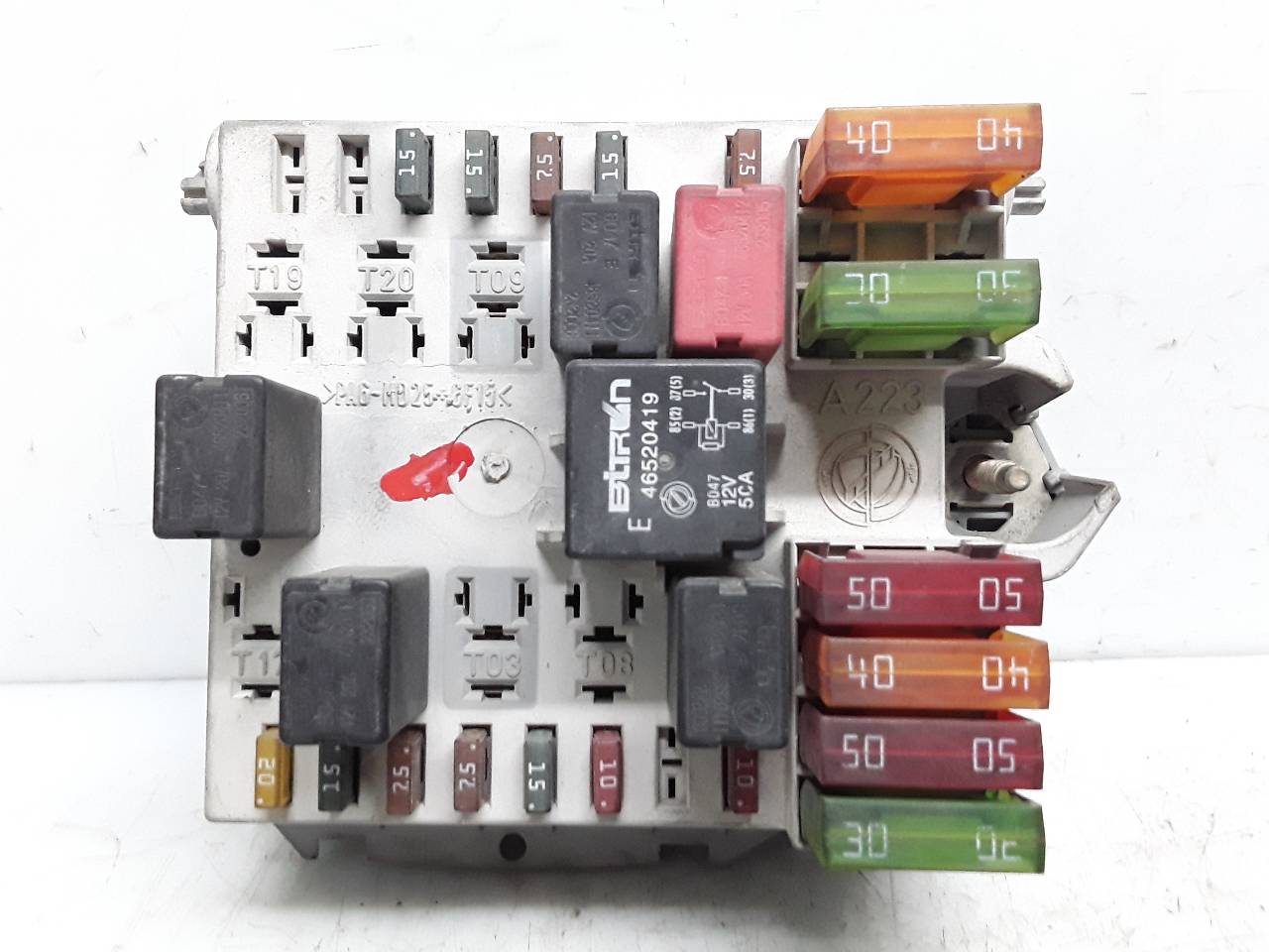 Relay / fuse box, photo 1 of 3