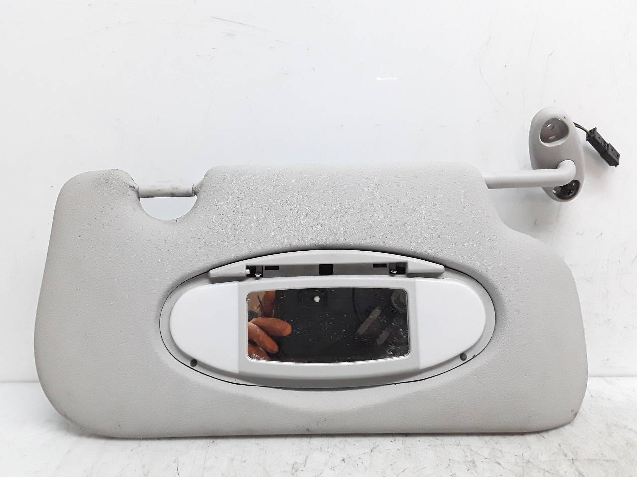 Right sun visor