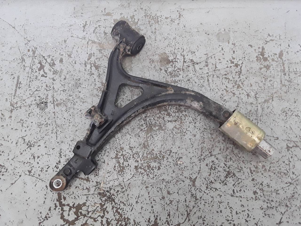 Brazo suspension superior delantero izquierdo