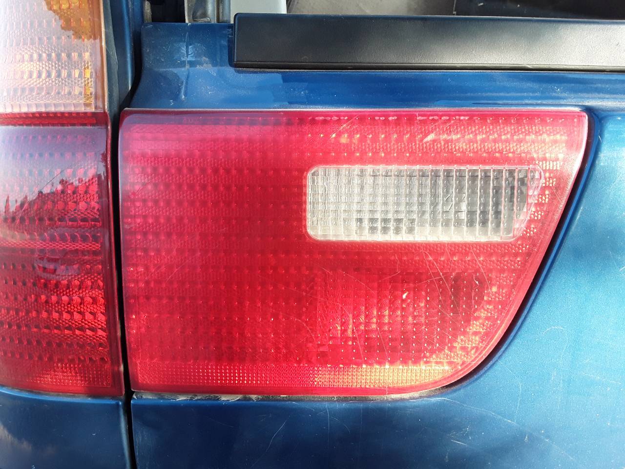 Left inner rear light, photo 1 of 4